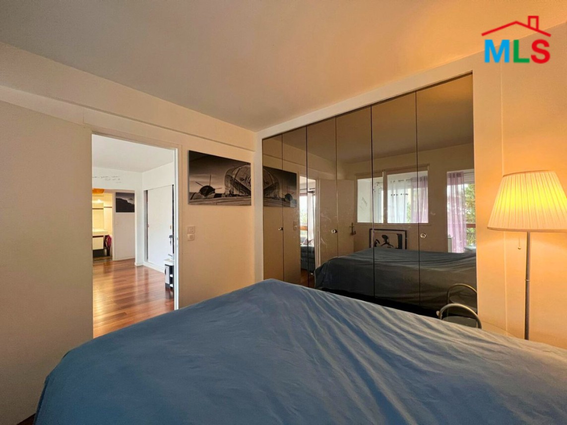 ONE-BEDROOM APARTMENT FOR SALE IN RUEIL-MALMAISON l FRANCE - 53m2