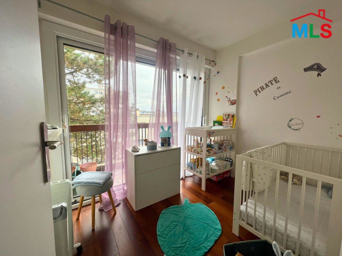 ONE-BEDROOM APARTMENT FOR SALE IN RUEIL-MALMAISON l FRANCE - 53m2