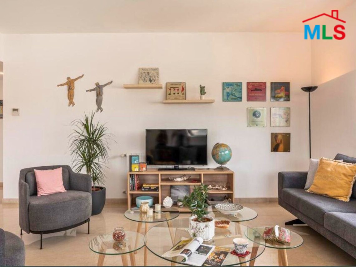 Bright & Unfurnished Apartment For Sale in Mar Mikhael