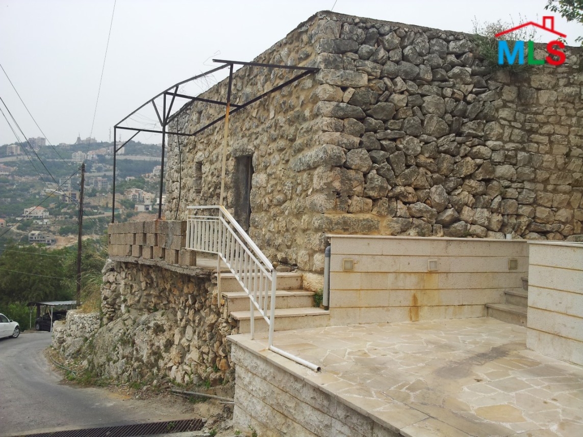 Land With An Old House For Sale in Ghazir