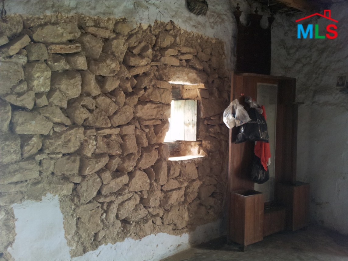 Land With An Old House For Sale in Ghazir