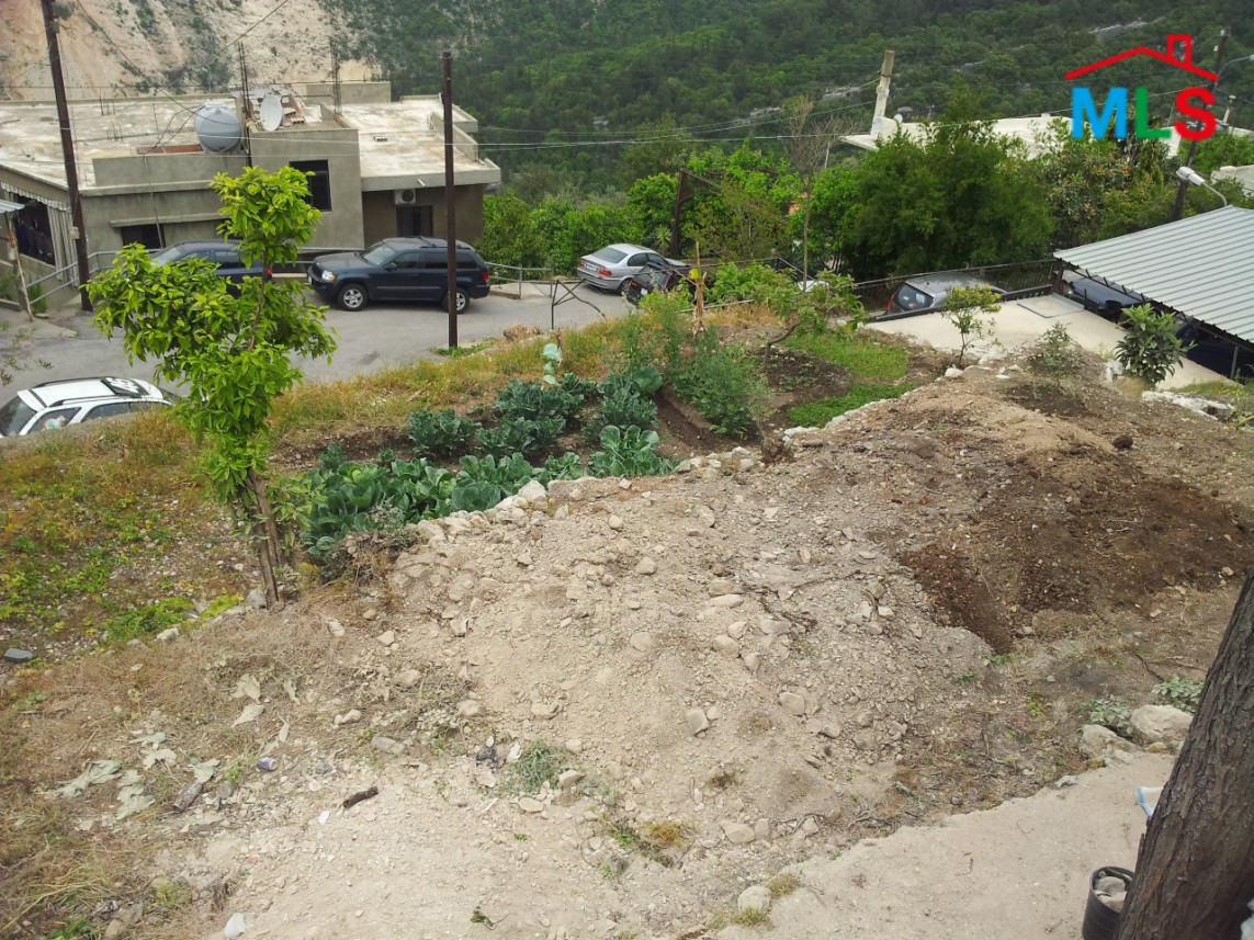Land With An Old House For Sale in Ghazir