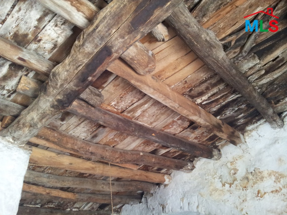 Land With An Old House For Sale in Ghazir