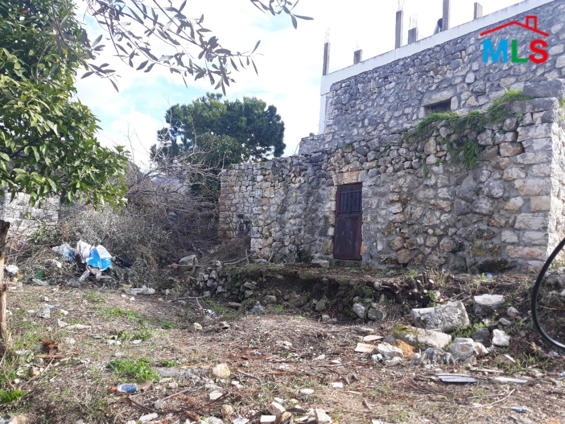 Land With An Old House For Sale in Ghazir