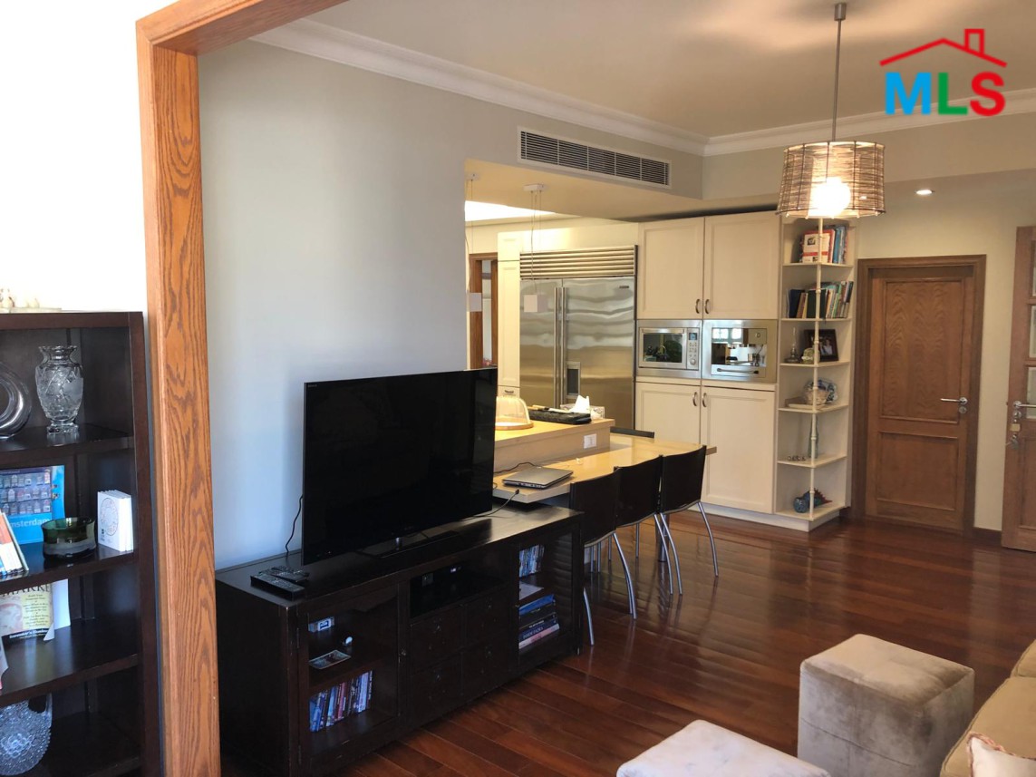 Spacious Luxurious Apartment For Sale In Hamra, Ras Beirut