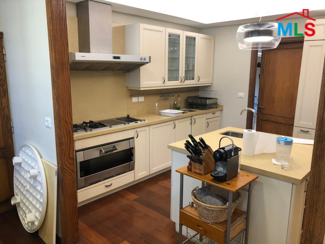 Spacious Luxurious Apartment For Sale In Hamra, Ras Beirut