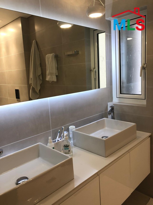 Spacious Luxurious Apartment For Sale In Hamra, Ras Beirut