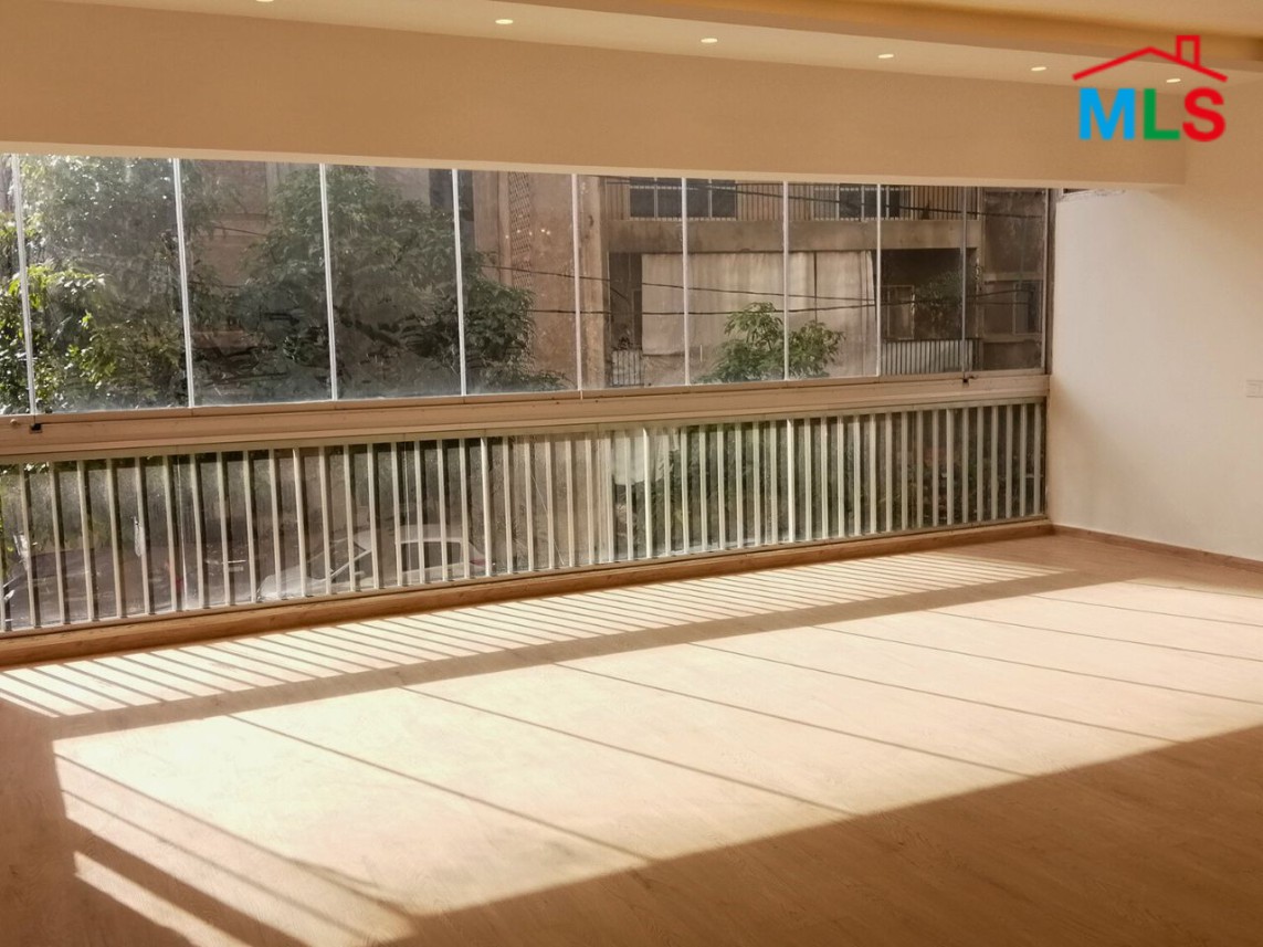 Spacious & Bright Renovated 3-Bedroom Apartment For Sale in Achrafieh, Nazareth