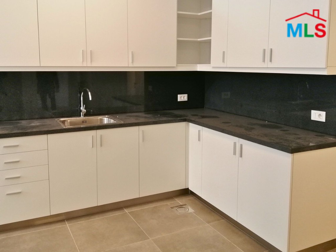 Spacious & Bright Renovated 3-Bedroom Apartment For Sale in Achrafieh, Nazareth