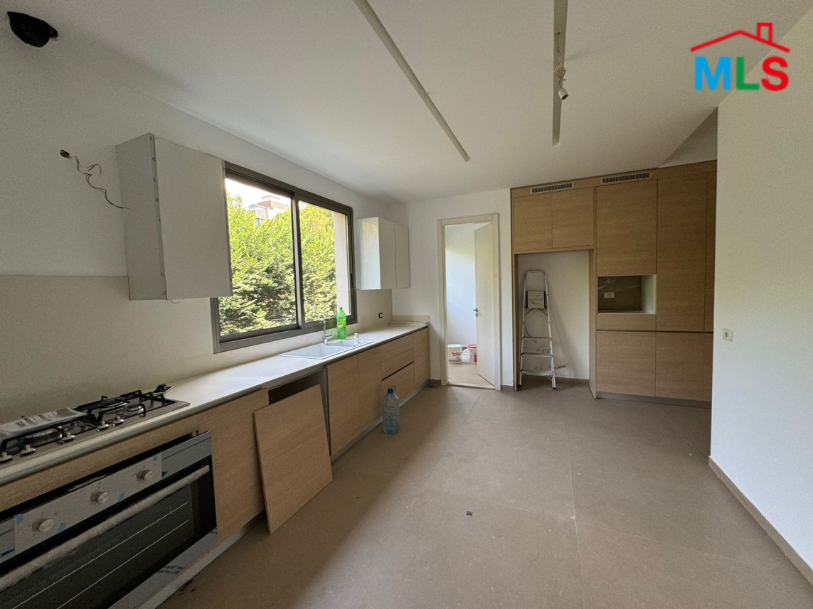 Luxurious High-End Finishing Apartment With Terrace for Sale In Monteverde