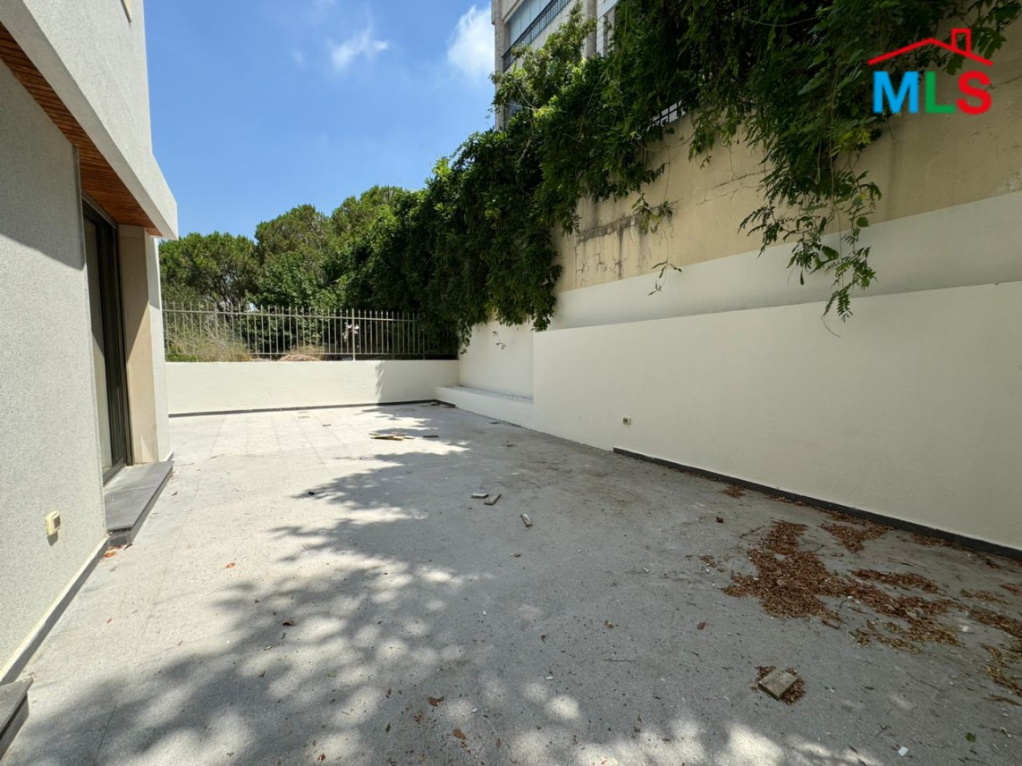 Luxurious High-End Finishing Apartment With Terrace for Sale In Monteverde