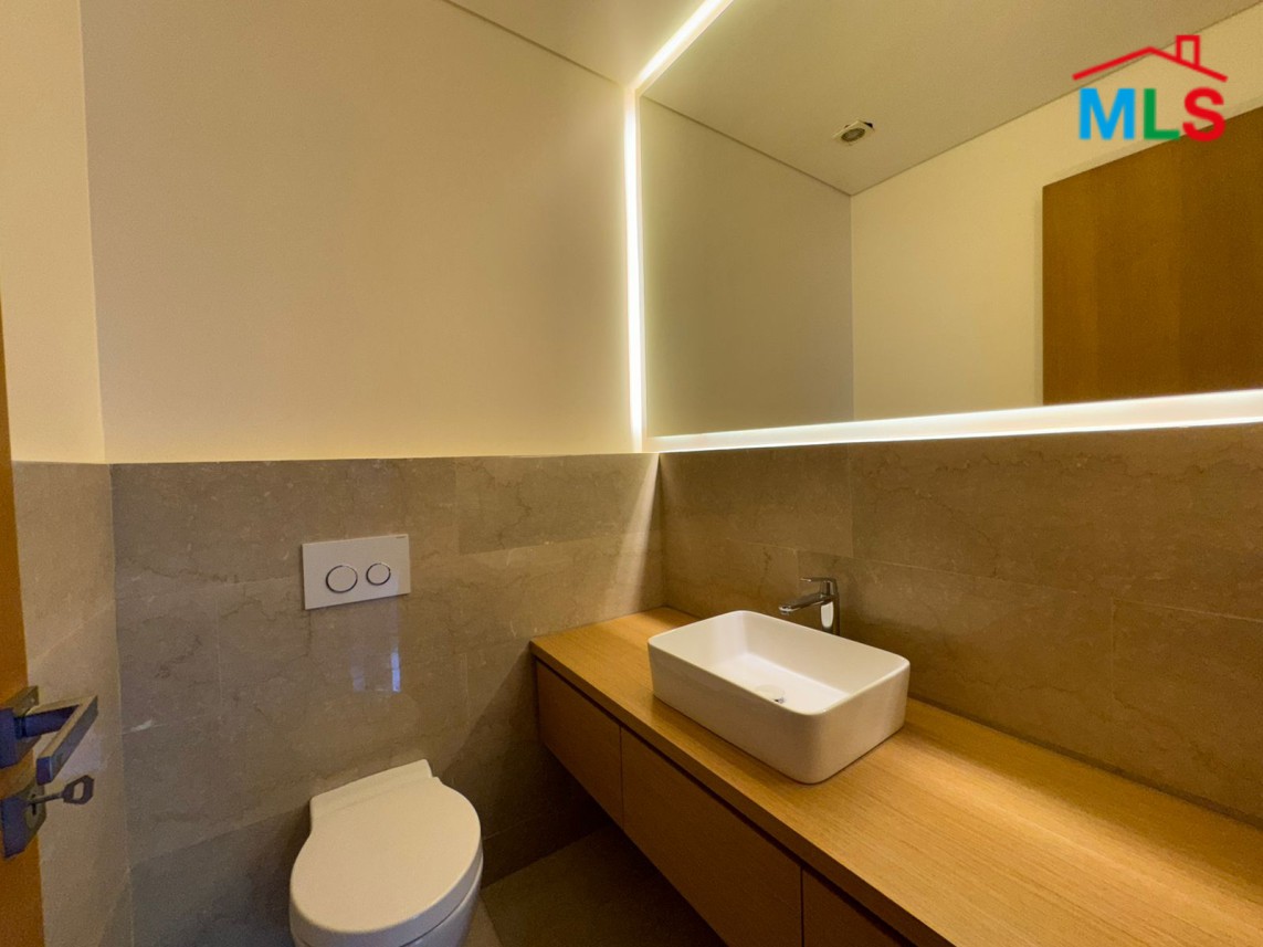 Luxurious High-End Finishing Apartment With Terrace for Sale In Monteverde