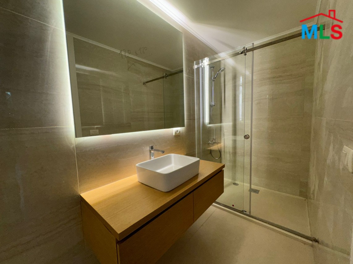 Luxurious High-End Finishing Apartment With Terrace for Sale In Monteverde