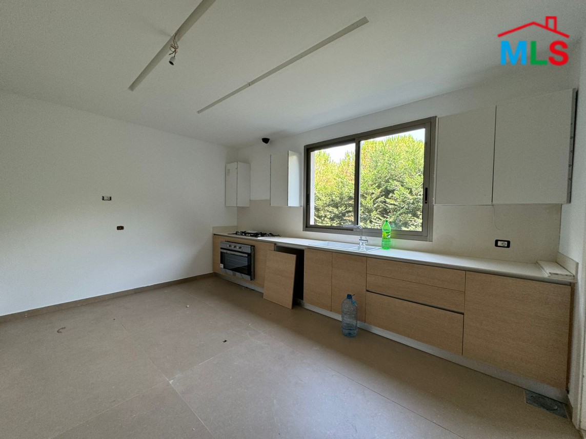 Luxurious High-End Finishing Apartment With Terrace for Sale In Monteverde