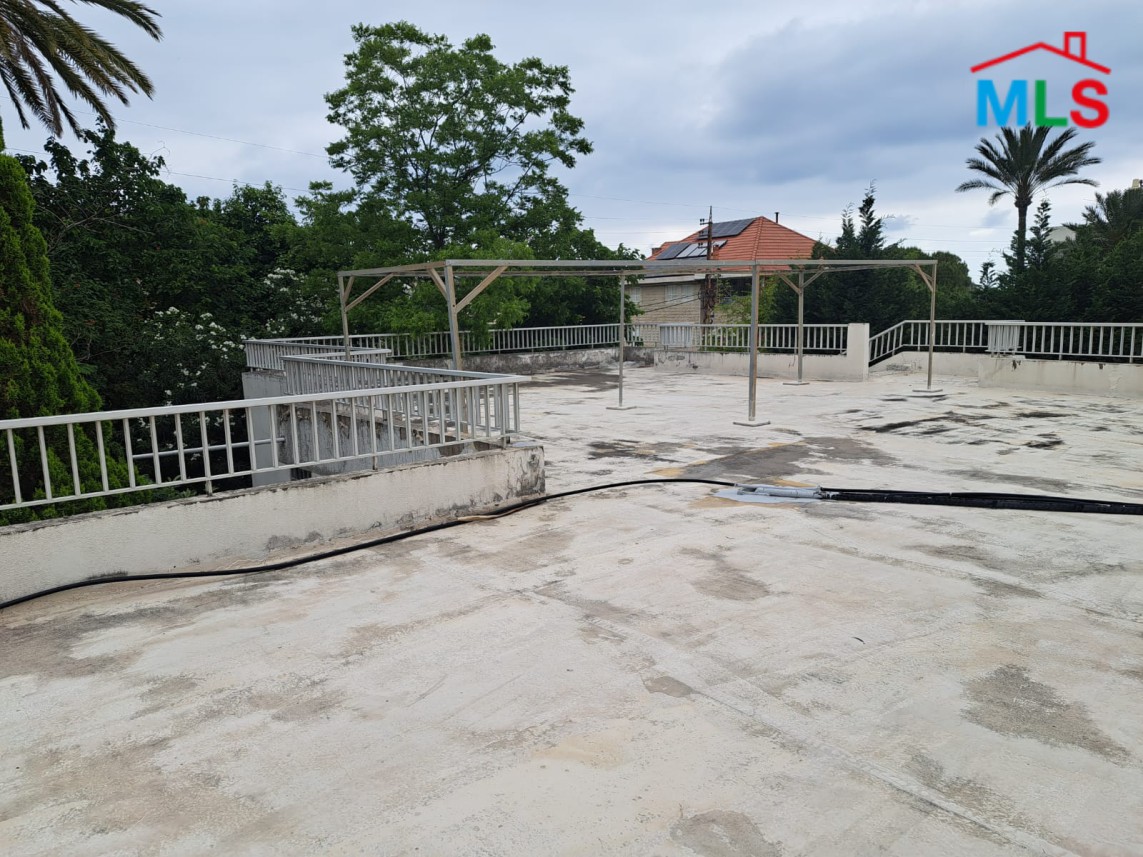Land With House For Sale In Aamchit
