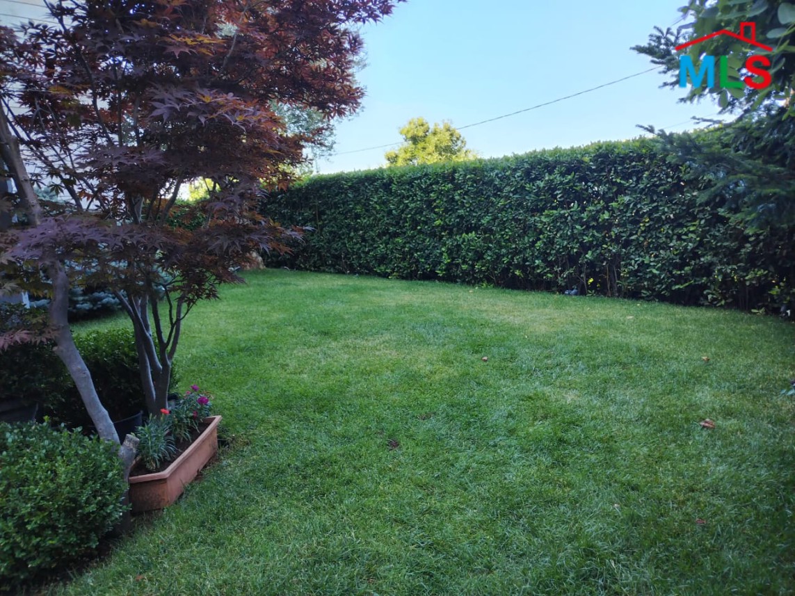 Unfurnished Apartment With Garden And Terrace for Sale In Rayfoun