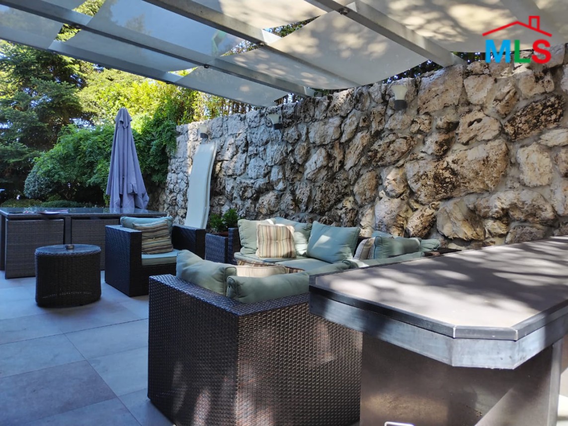 Unfurnished Apartment With Garden And Terrace for Sale In Rayfoun