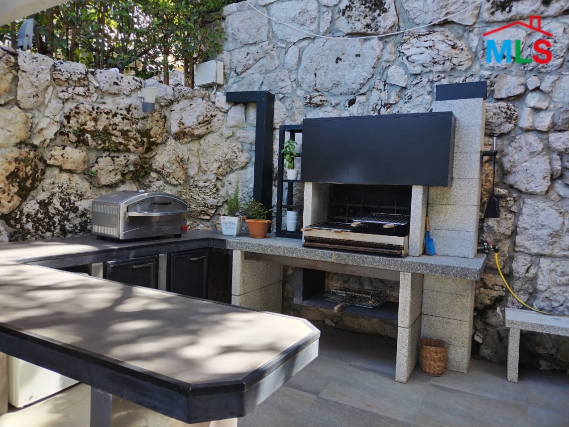 Unfurnished Apartment With Garden And Terrace for Sale In Rayfoun