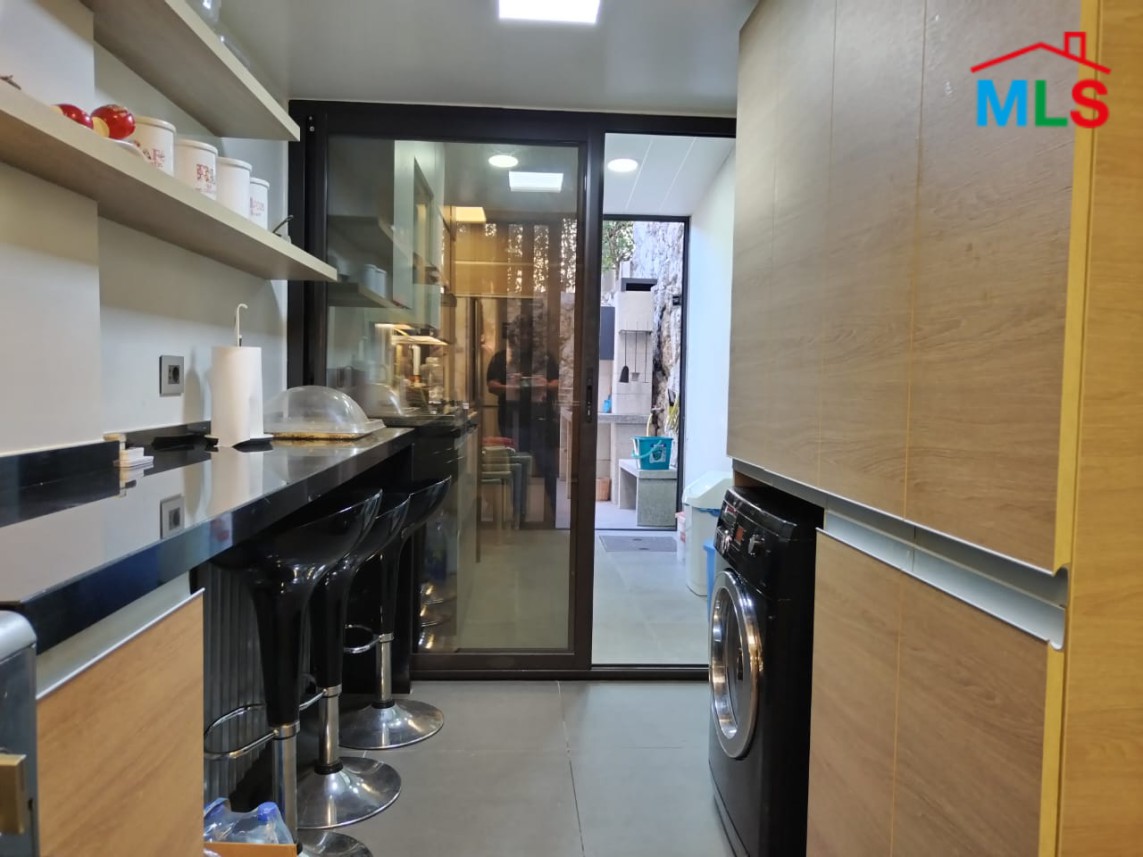 Unfurnished Apartment With Garden And Terrace for Sale In Rayfoun