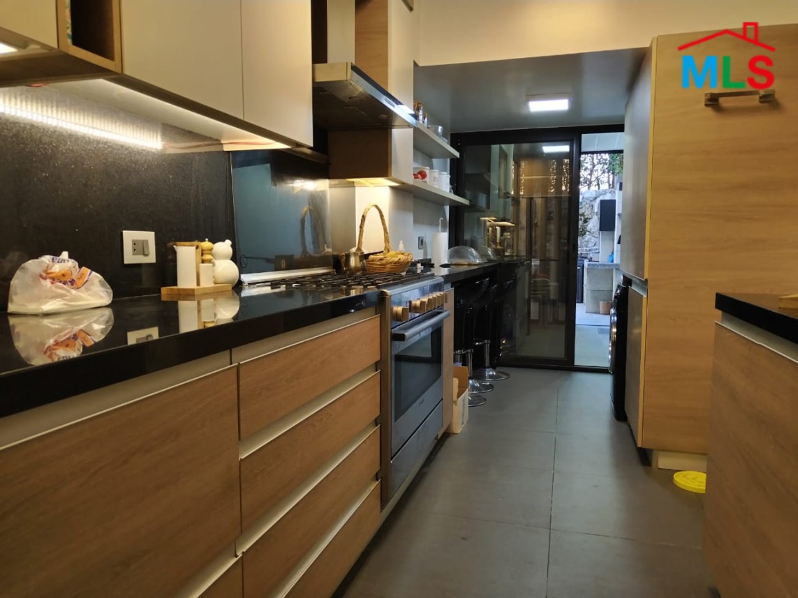 Unfurnished Apartment With Garden And Terrace for Sale In Rayfoun