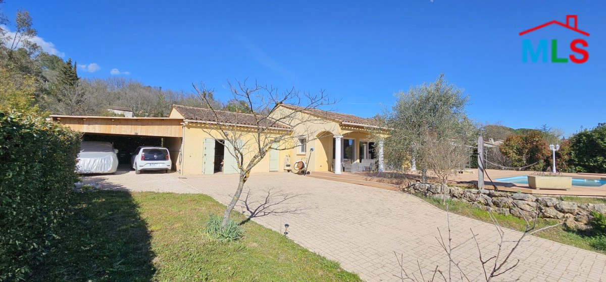 Villa For Sale - Bagnols-en-Forêt - FRANCE