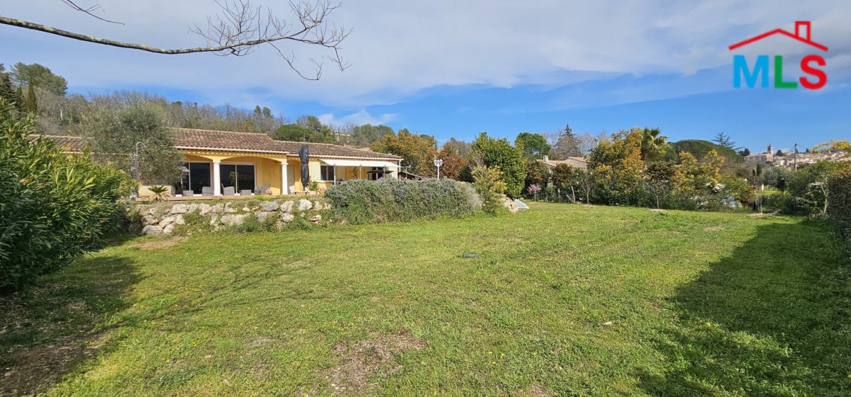 Villa For Sale - Bagnols-en-Forêt - FRANCE
