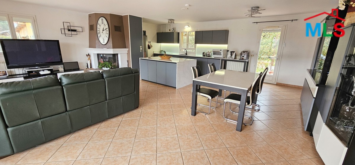 Villa For Sale - Bagnols-en-Forêt - FRANCE