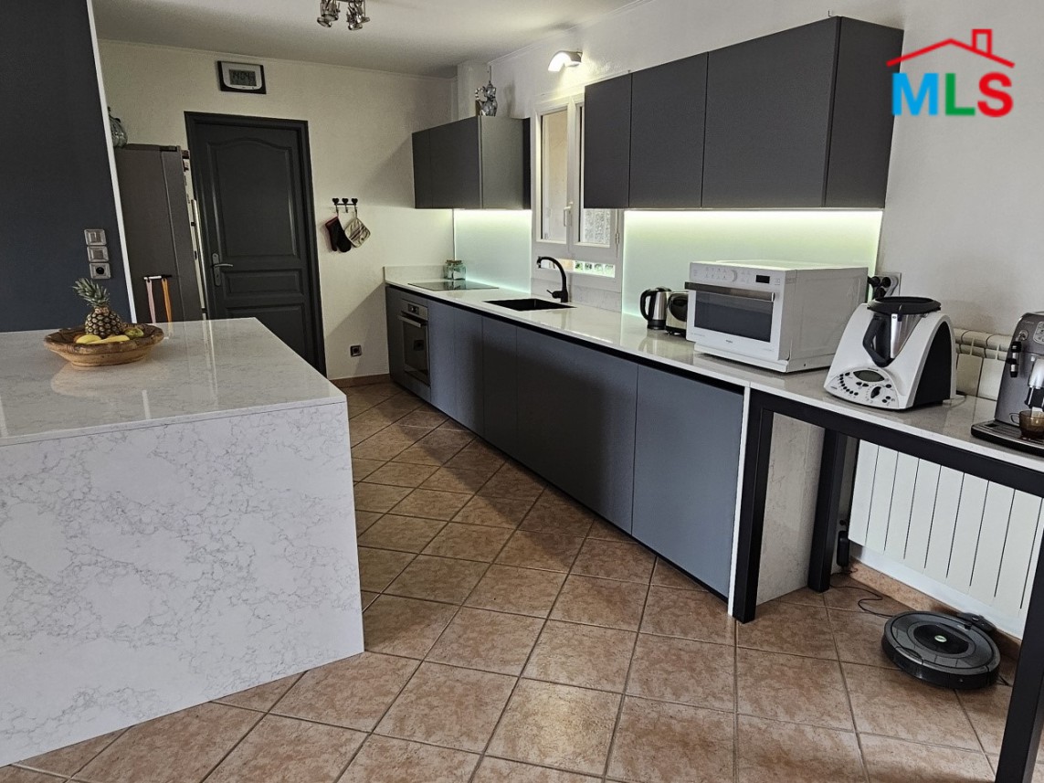 Villa For Sale - Bagnols-en-Forêt - FRANCE