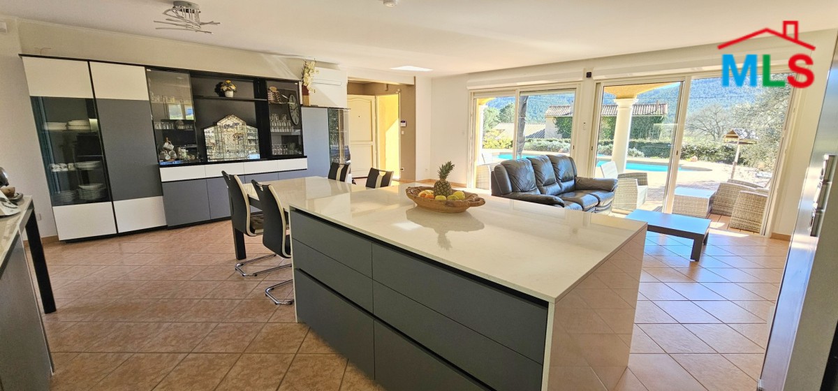 Villa For Sale - Bagnols-en-Forêt - FRANCE