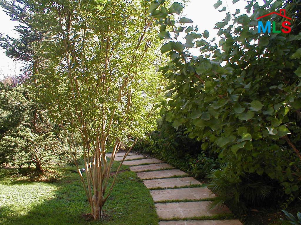 Stunning Villa with Garden For Sale in Baabdat