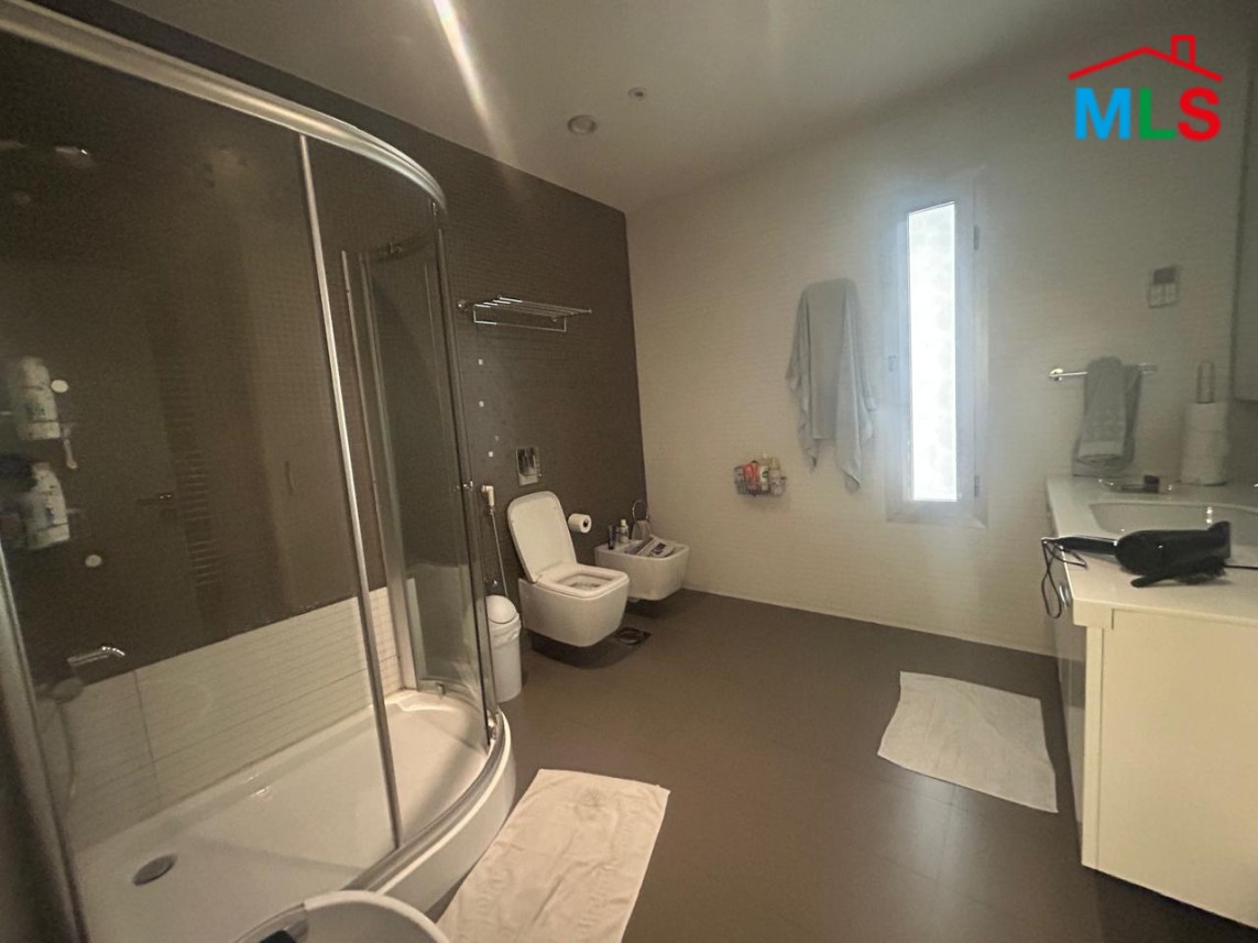 Beautiful Unfurnished 4-Bedroom Apartment for Sale In Jnah