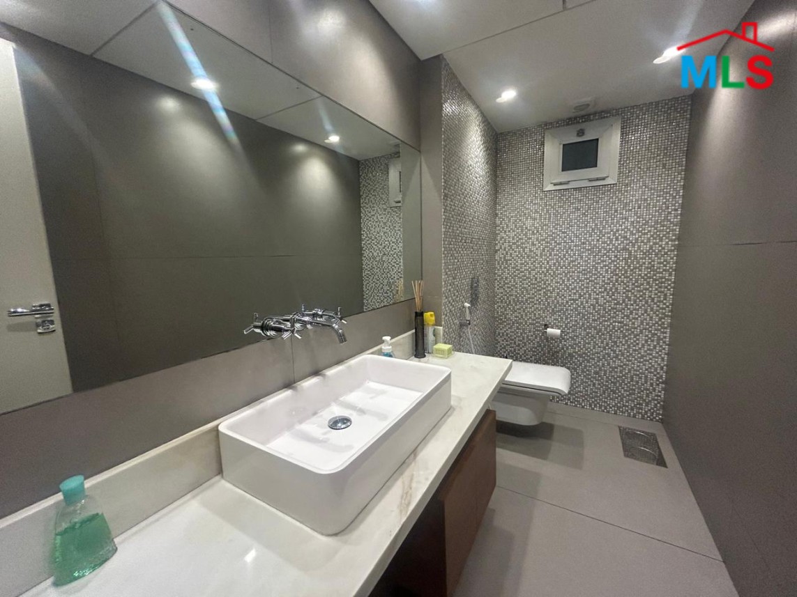 Beautiful Unfurnished 4-Bedroom Apartment for Sale In Jnah