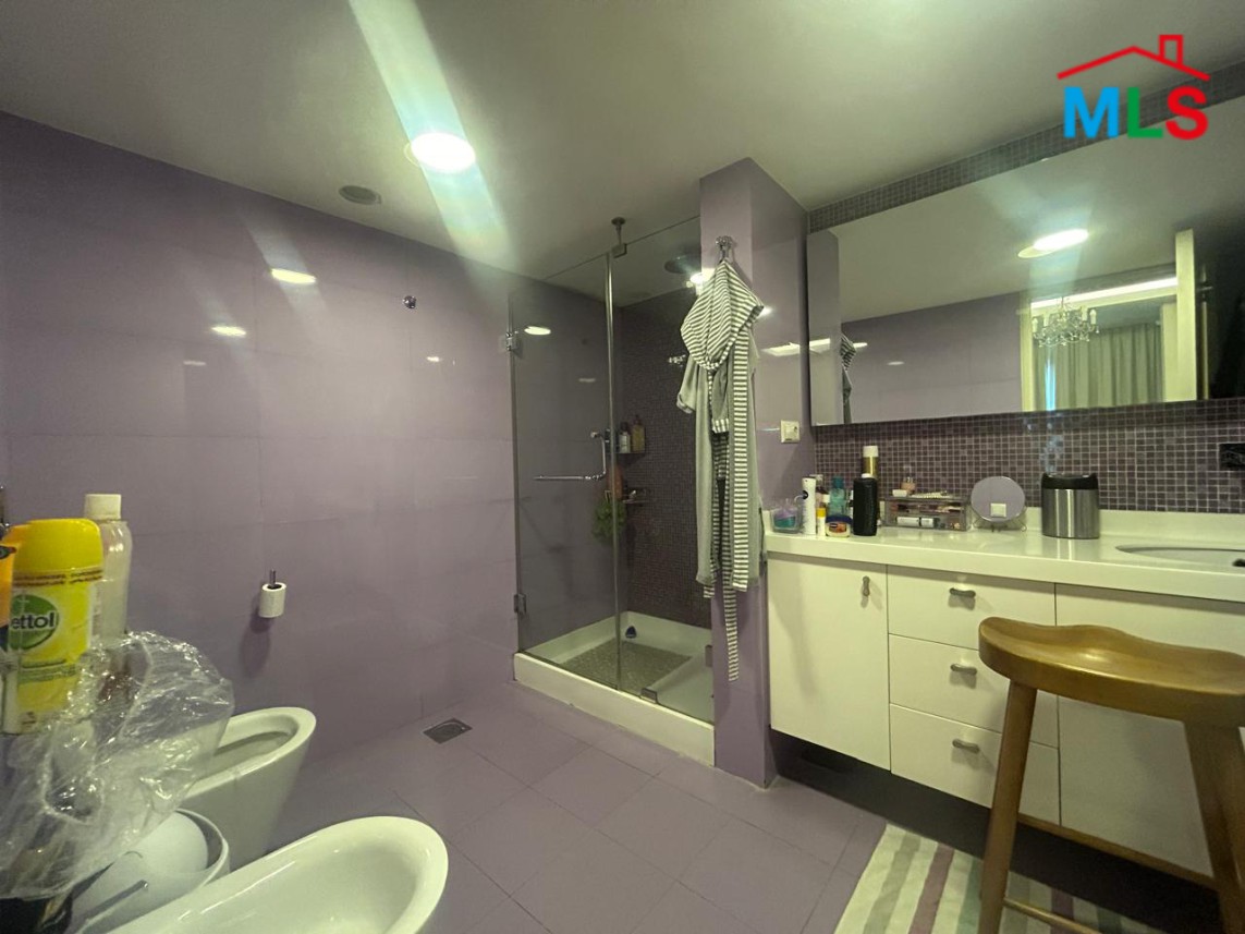 Beautiful Unfurnished 4-Bedroom Apartment for Sale In Jnah