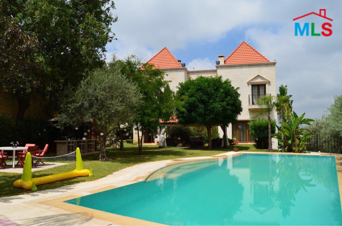 Furnished Villa with An Amazing Garden and Pool For Sale In Beit Chabeb