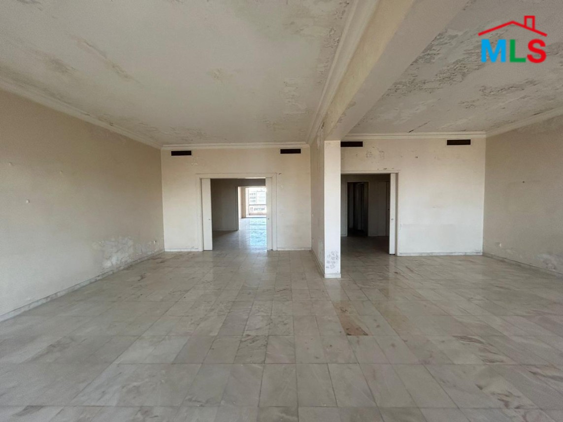 Fixer-Upper! Spacious Apartment In Tallet El-Khayat, Beirut For Sale
