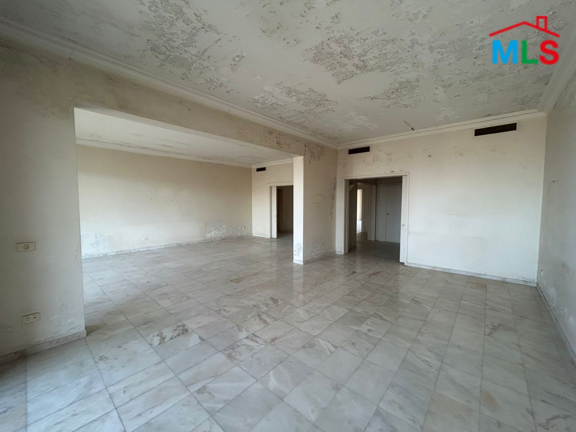 Fixer-Upper! Spacious Apartment In Tallet El-Khayat, Beirut For Sale