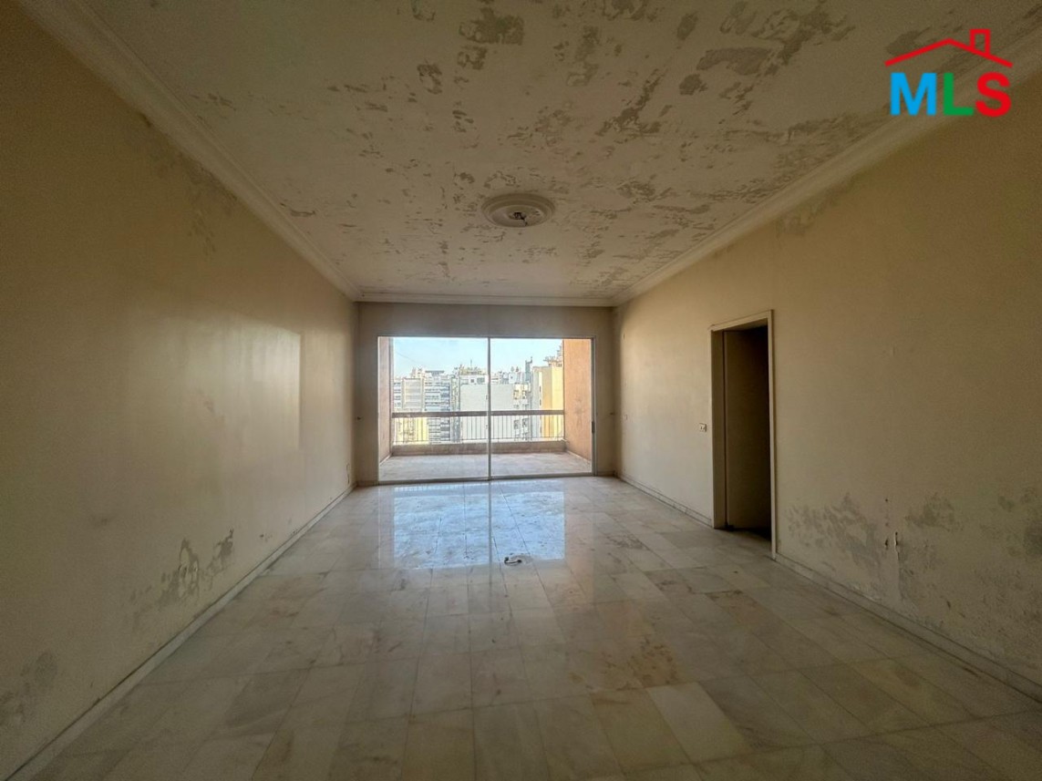 Fixer-Upper! Spacious Apartment In Tallet El-Khayat, Beirut For Sale