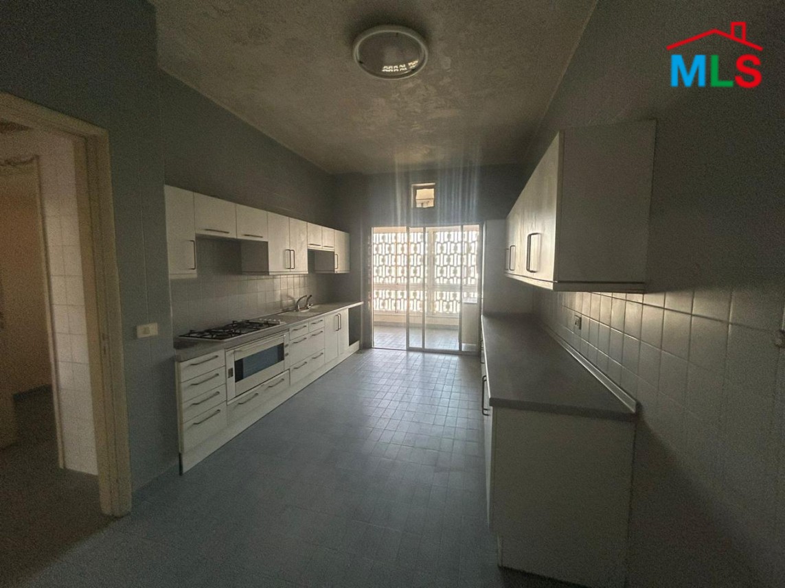 Fixer-Upper! Spacious Apartment In Tallet El-Khayat, Beirut For Sale