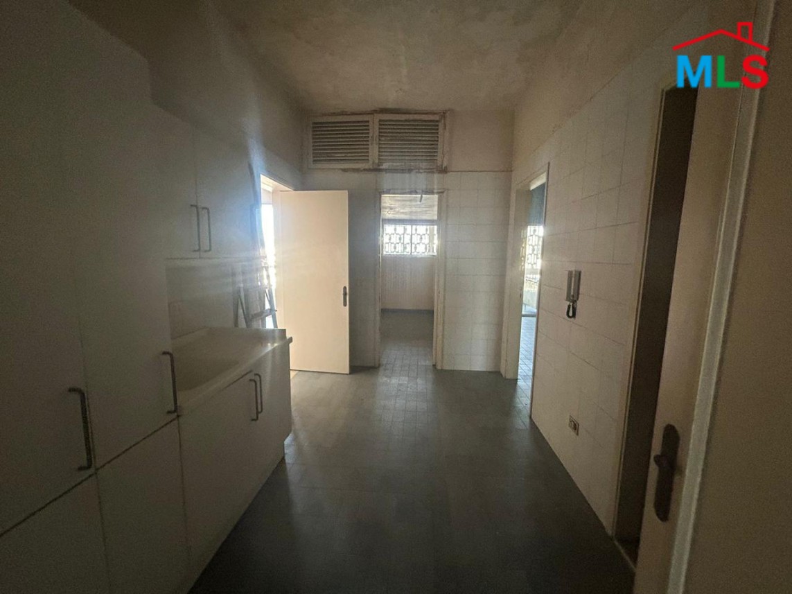 Fixer-Upper! Spacious Apartment In Tallet El-Khayat, Beirut For Sale