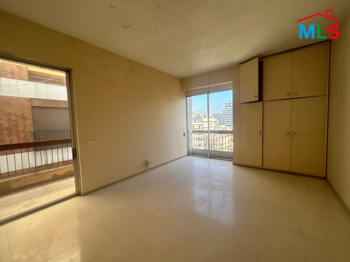 Fixer-Upper! Spacious Apartment In Tallet El-Khayat, Beirut For Sale