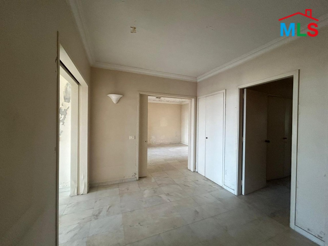 Fixer-Upper! Spacious Apartment In Tallet El-Khayat, Beirut For Sale