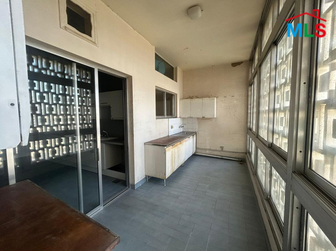Fixer-Upper! Spacious Apartment In Tallet El-Khayat, Beirut For Sale