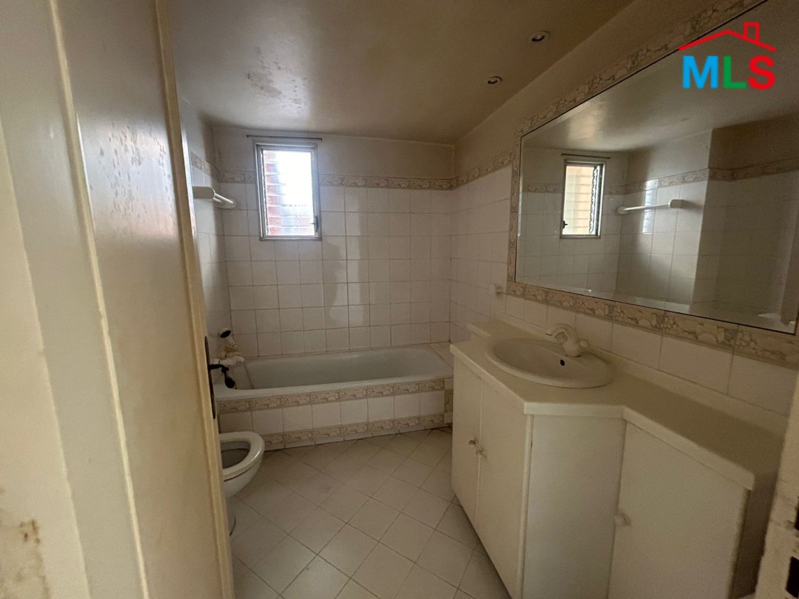Fixer-Upper! Spacious Apartment In Tallet El-Khayat, Beirut For Sale
