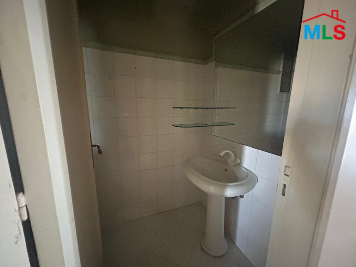 Fixer-Upper! Spacious Apartment In Tallet El-Khayat, Beirut For Sale
