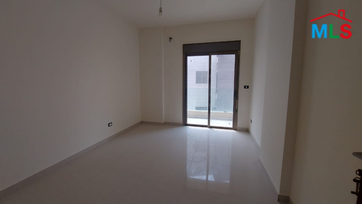 Spacious Apartment for Sale In Halat With A Beautiful View