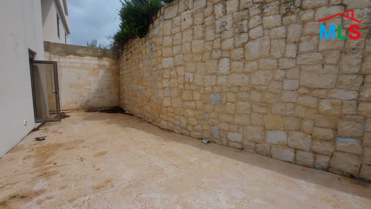 Spacious Apartment for Sale In Halat With A Beautiful View