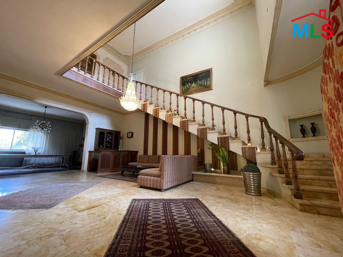 A Traditional Old House With Garden for Sale In Mansourieh