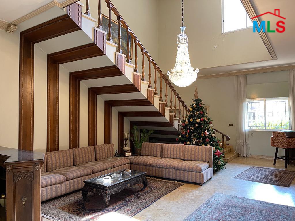 A Traditional Old House With Garden for Sale In Mansourieh