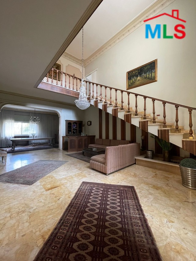 A Traditional Old House With Garden for Sale In Mansourieh