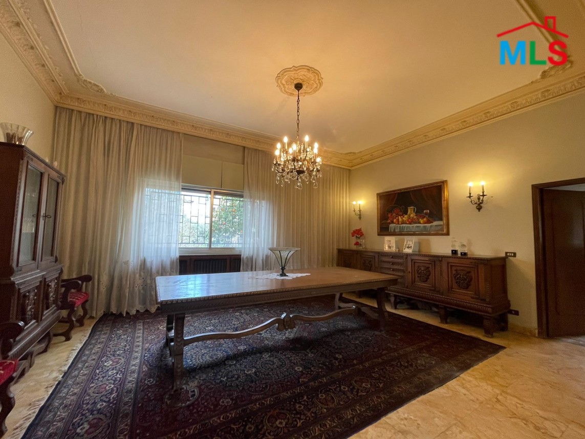A Traditional Old House With Garden for Sale In Mansourieh